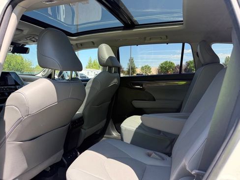 Used 2021 Toyota Highlander Platinum AWD/4WD image 20