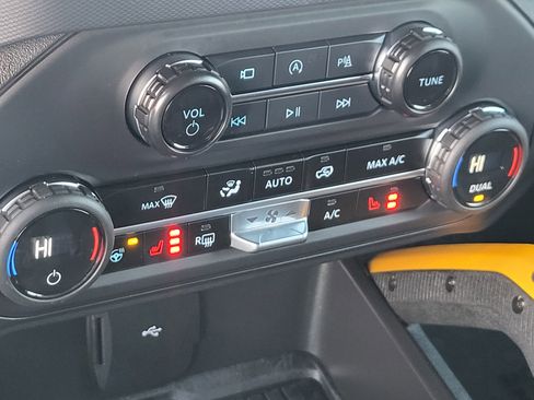 Used 2024 Ford Bronco Badlands AWD/4WD image 17