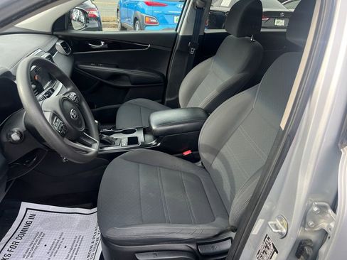 Used 2017 Kia Sorento LX image 11