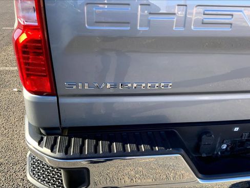 Used 2025 Chevrolet Silverado 1500 LT image 10