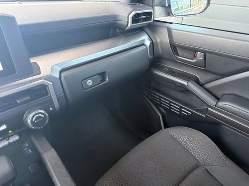 Used 2025 Toyota 4Runner SR5 AWD/4WD image 36