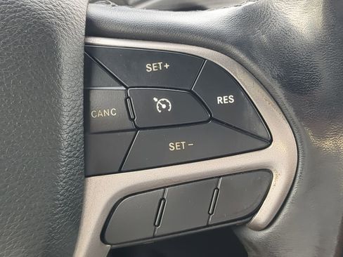 Used 2022 Jeep Grand Cherokee Laredo X image 27