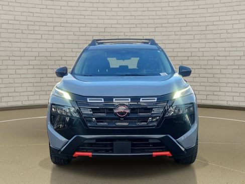 Certified 2025 Nissan Rogue SV image 2