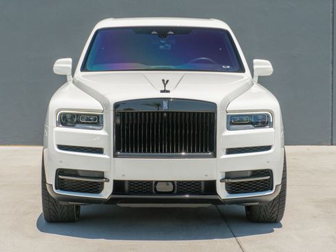 Used 2023 Rolls-Royce Cullinan Black Badge w/ Dark Exterior Package AWD/4WD image 4