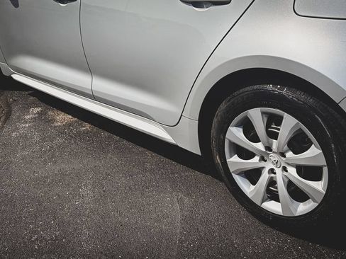 Used 2020 Toyota Corolla LE FWD image 20
