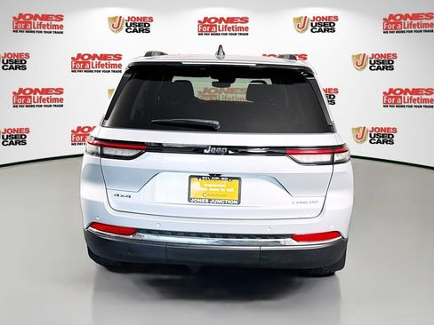 Used 2023 Jeep Grand Cherokee Laredo w/ Luxury Tech Group I AWD/4WD image 16