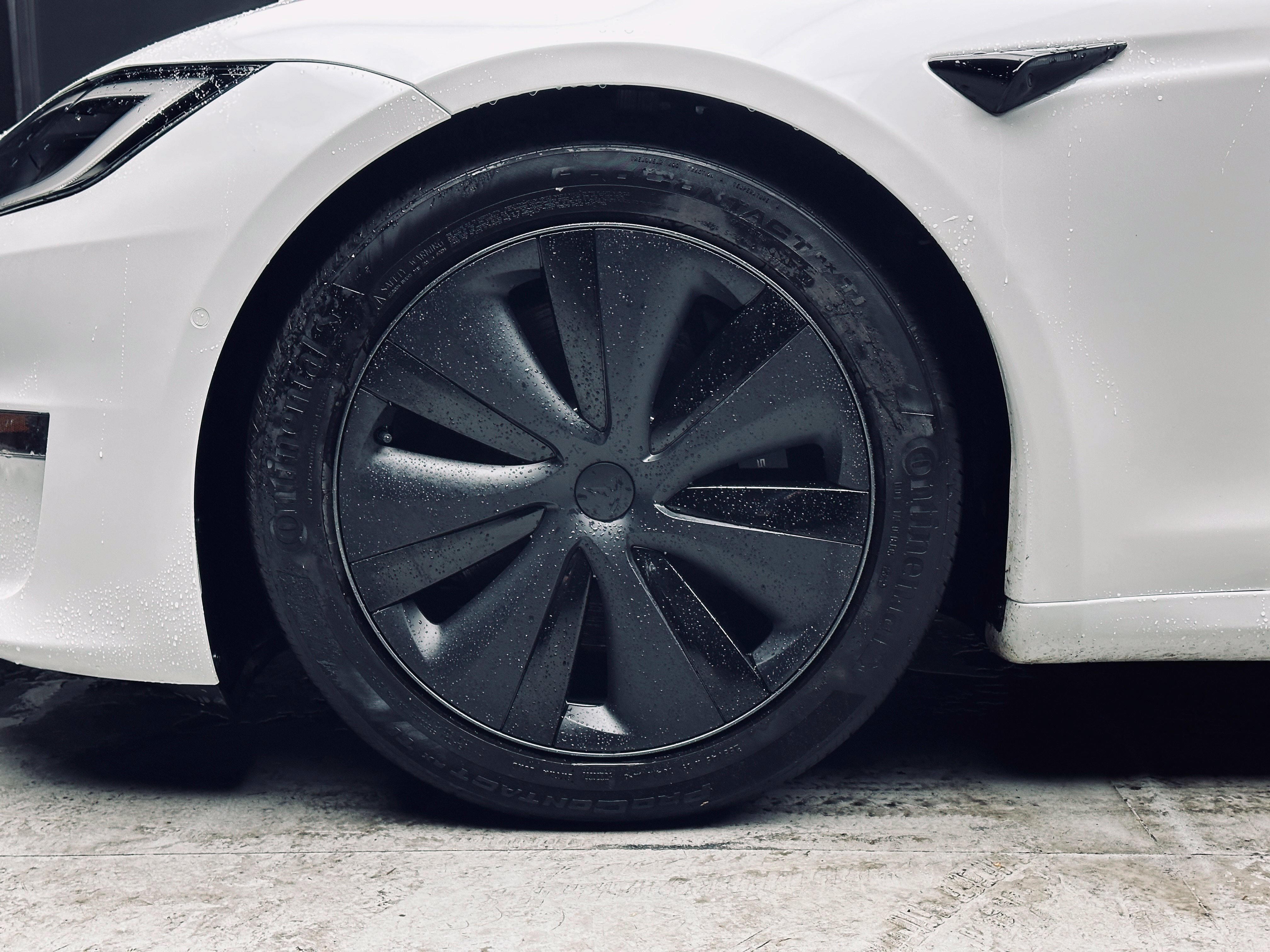 Used 2022 Tesla Model S AWD/4WD image 30