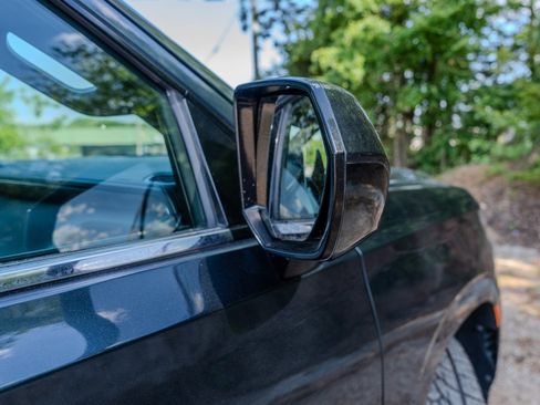 Used 2021 Chevrolet Suburban LT RWD image 12