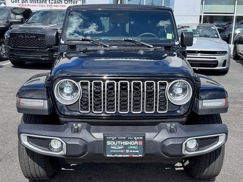 Used 2025 Jeep Wrangler Unlimited Sahara w/ Safety Group AWD/4WD image 2