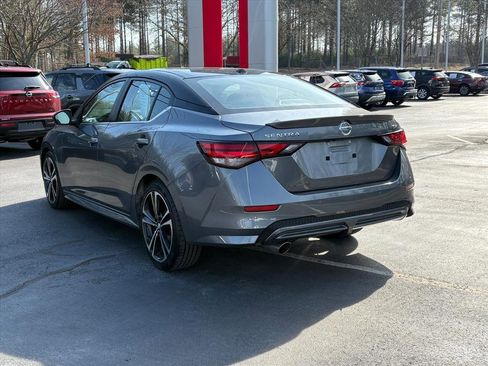 Used 2022 Nissan Sentra SR w/ Lighting Package image 4