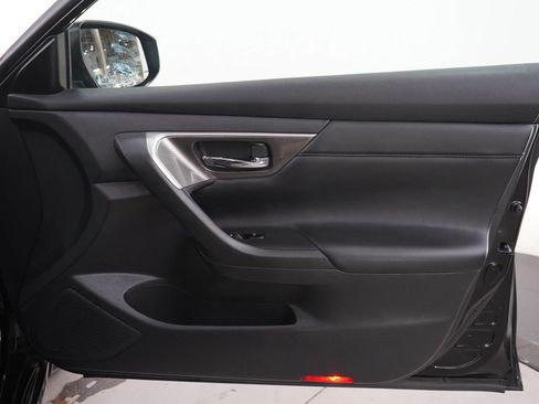 Used 2015 Nissan Altima 2.5 SL w/ Moonroof Package FWD image 9