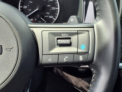 Used 2025 Nissan Pathfinder SV FWD image 17