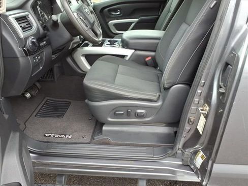Used 2017 Nissan Titan SV image 13