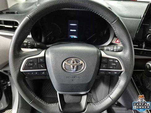 Certified 2024 Toyota Sienna XLE FWD image 11