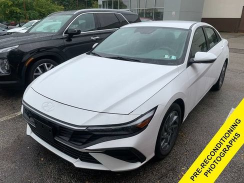 Certified 2024 Hyundai Elantra SEL FWD image 1