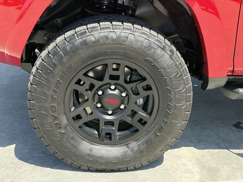 Certified 2024 Toyota 4Runner TRD Off-Road Premium w/ Moonroof Package AWD/4WD image 7
