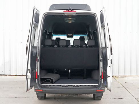 Used 2024 Mercedes-Benz Sprinter 2500 image 9