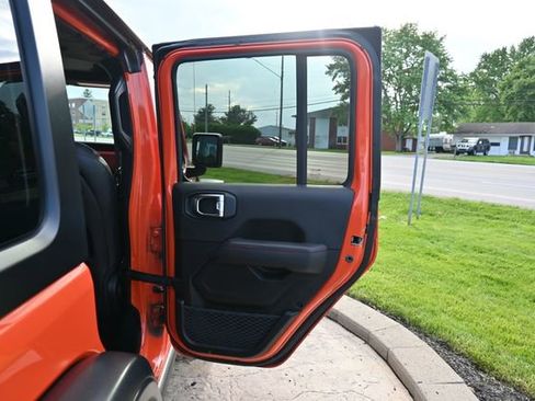 Used 2023 Jeep Wrangler Unlimited Rubicon w/ Cold Weather Group AWD/4WD image 20