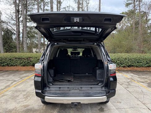 Used 2018 Toyota 4Runner TRD Off-Road image 6