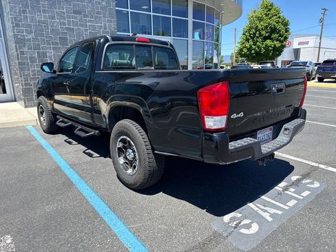 Used 2017 Toyota Tacoma SR w/ SR Convenience Package AWD/4WD image 3