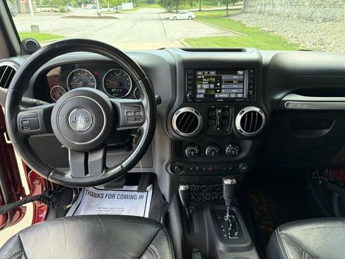 Used 2013 Jeep Wrangler Unlimited Sahara w/ Dual Top Group AWD/4WD image 35