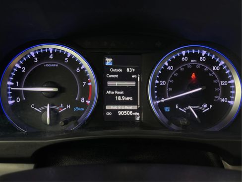 Used 2019 Toyota Highlander XLE AWD/4WD image 23
