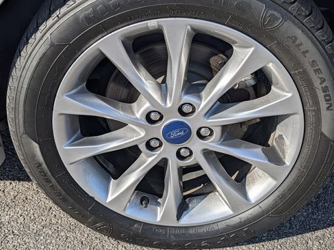 Used 2017 Ford Fusion SE w/ Equipment Group 602A FWD image 12