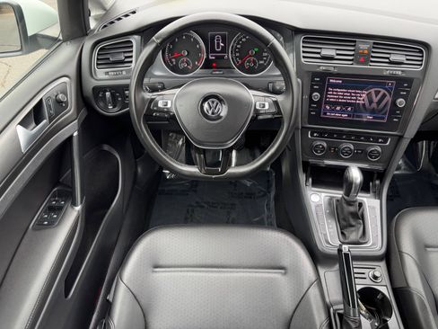 Used 2019 Volkswagen Golf S image 15