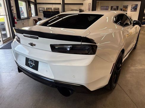 Used 2017 Chevrolet Camaro LT RWD image 10