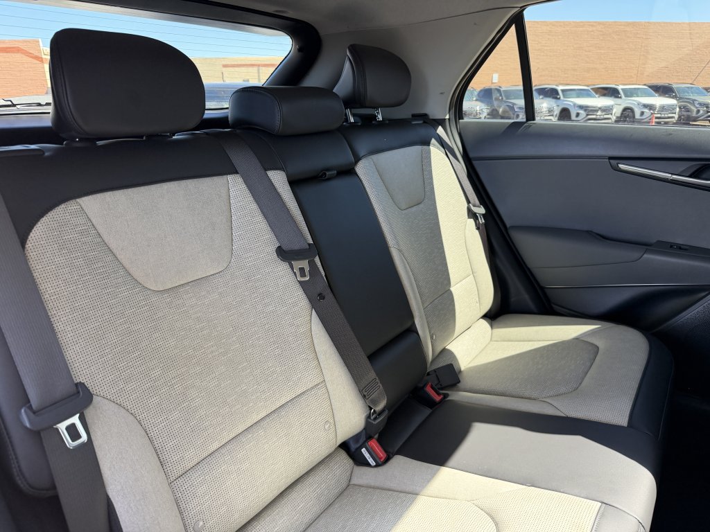 Used 2025 Kia Niro FWD image 39