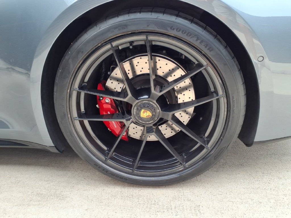 Certified 2026 Porsche 911 Targa 4 GTS AWD/4WD image 13