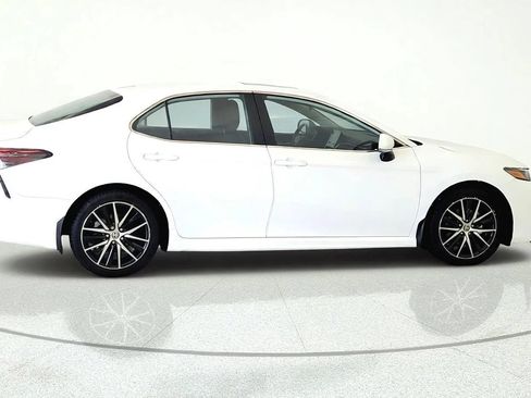 Used 2024 Toyota Camry SE w/ Cold Weather Package FWD image 6