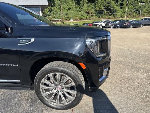 Used 2022 GMC Yukon XL Denali w/ Denali Ultimate Package image 2