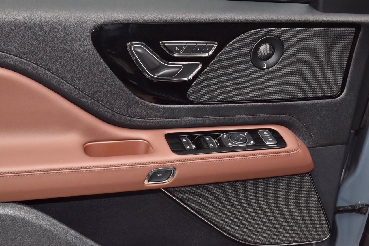 New 2027 Lincoln Aviator Reserve w/ Jet Appearance Package RWD image 35