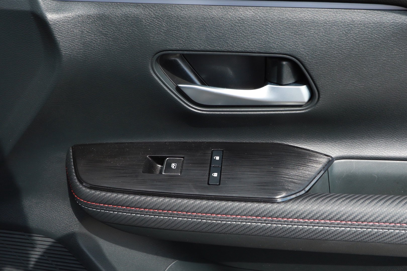 Used 2025 Nissan Kicks SR w/ Interior Electronics Package FWD image 30
