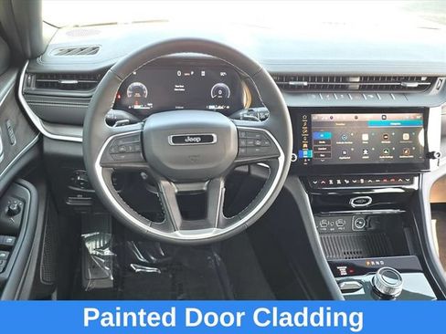 Used 2026 Jeep Grand Cherokee Limited AWD/4WD image 17