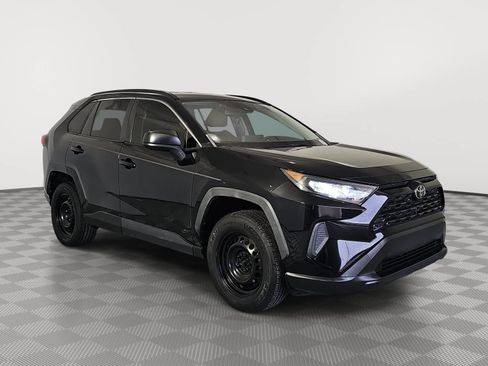 Used 2020 Toyota RAV4 LE FWD image 2