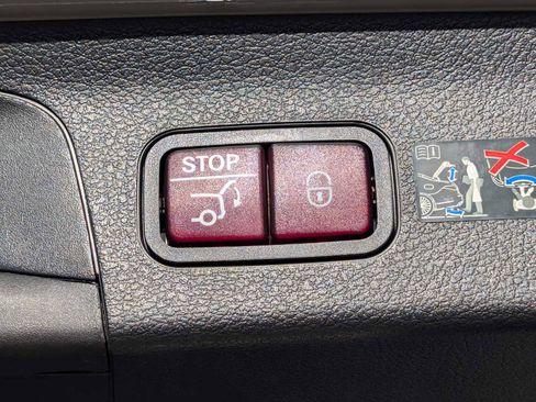 Certified 2025 Mercedes-Benz GLS 450 4MATIC image 31