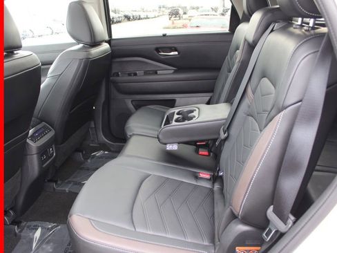 Certified 2024 Nissan Pathfinder Platinum w/ Cargo Package image 28