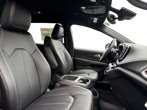 New 2026 Chrysler Pacifica Select FWD image 15