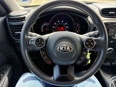 Used 2017 Kia Soul FWD image 11