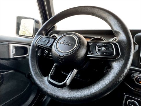 Used 2018 Jeep Wrangler Unlimited Sport image 11