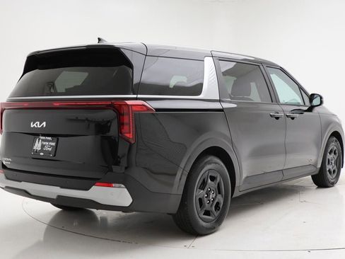 Used 2025 Kia Carnival image 8
