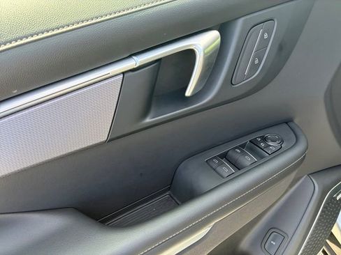 Certified 2025 Buick Enclave Sport Touring AWD/4WD image 12