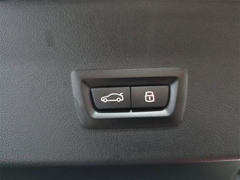 Used 2025 BMW X4 xDrive30i w/ Premium Package image 16