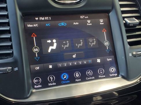 Used 2018 Chrysler 300 S RWD image 22