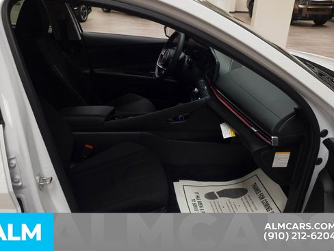 Certified 2024 Hyundai Elantra Blue image 19
