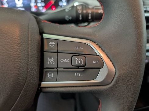 Used 2025 Jeep Compass Trailhawk AWD/4WD image 17