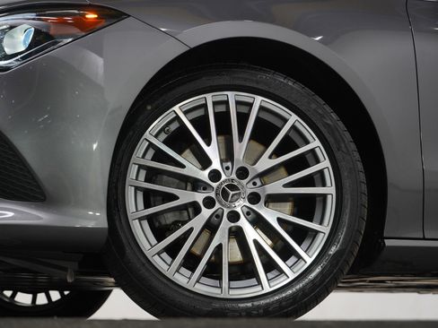 Used 2021 Mercedes-Benz CLA 250 4MATIC image 32