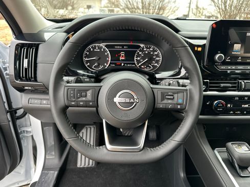 New 2025 Nissan Pathfinder SV w/ SV Premium Package image 26